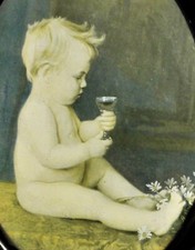 KLEINER JUNGE MIT EINEM VOLLEN